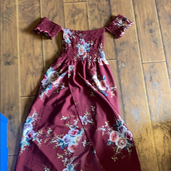 Burgundy off the shoulder maxi dress - Picture 3 of 4